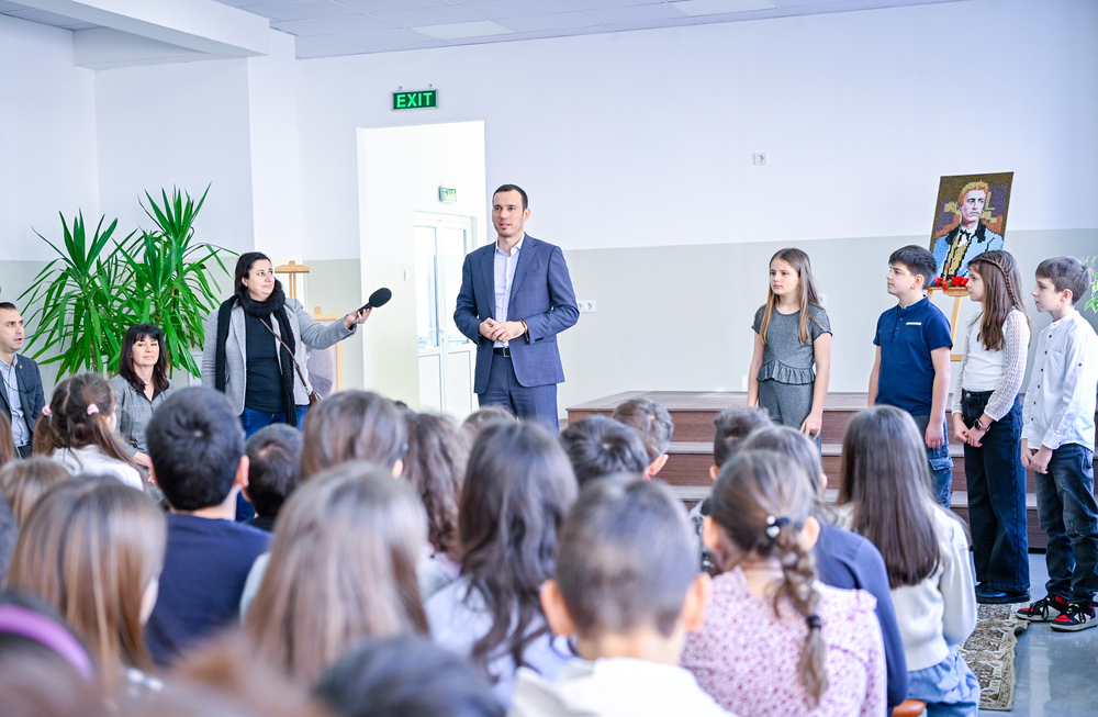 Столична община: Васил Терзиев посети 8 СУ „Васил Левски“ по повод годишнината от гибелта на Апостола