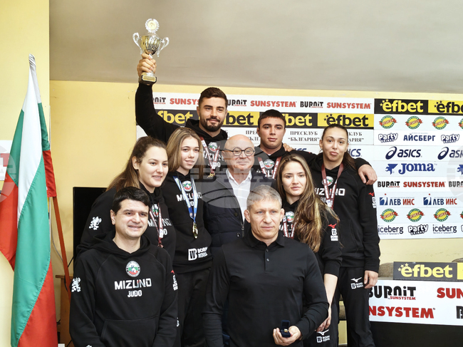 „За първи път Българската федерация по джудо ще атакува олимпийските квоти с пет жени и седем мъже“, заяви треньорът Ганчо Дойков