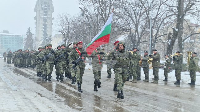 Маневрената рота от 29-и механизиран батальон на Пето бригадно командване в Шумен бе посрещната от мисия в Косово с военен ритуал