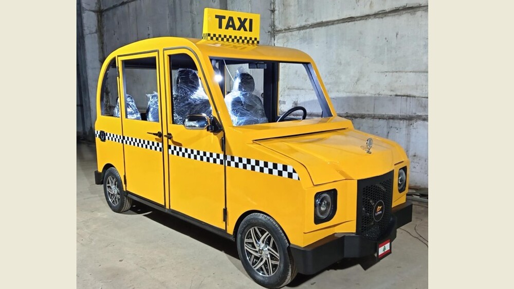 ННА: Ливански новатор представи първото произведено в Ливан умно електрическо такси, захранвано със слънчева енергия