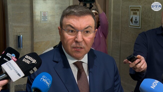 Този кабинет е лична отговорност на президента Илияна Йотова, каза Костадин Ангелов от ГЕРБ-СДС за предложеното служебно правителство