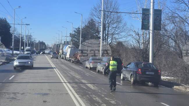 Входът на Враца откъм Мездра е затворен заради катастрофа
