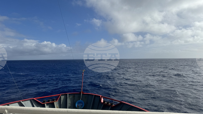 Bulgarian Naval Research Ship Crosses Antarctic Border during Return Voyage