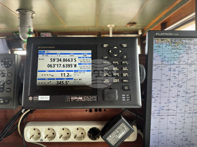 Научноизследователският кораб „Св. св. Кирил и Методий" напусна границите на Антарктика