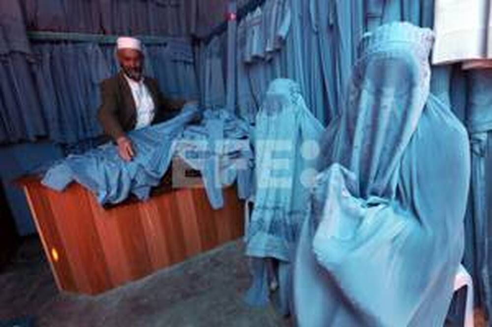 ЕФЕ: Испанският парламент отхвърли предложение на крайнодясната „Вокс“ за забрана на бурката 