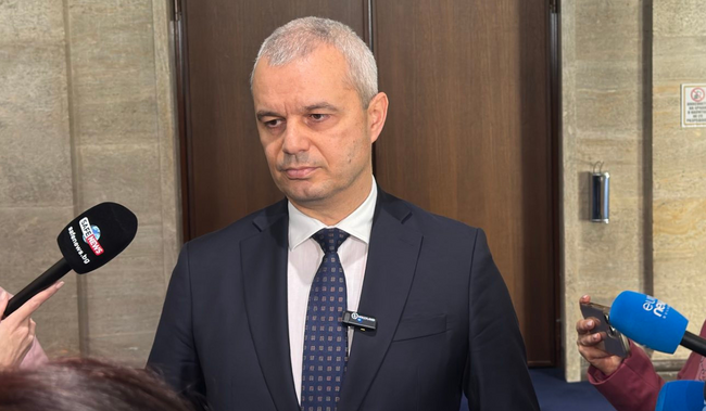 Костадин Костадинов: Служебният кабинет е като „мумия на Прехода“