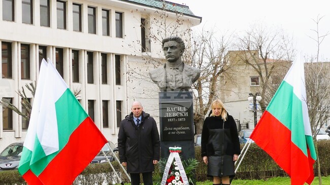 С церемония пред паметника на Левски Нова Загора почете 153-тата годишнина от гибелта на Апостола на свободата