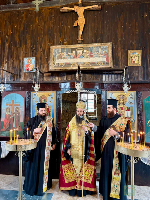 Сектите и сектантите не спират да водят война срещу Православната църква и българска идентичност и родова памет, заяви в село Българи Сливенският митрополит Арсений