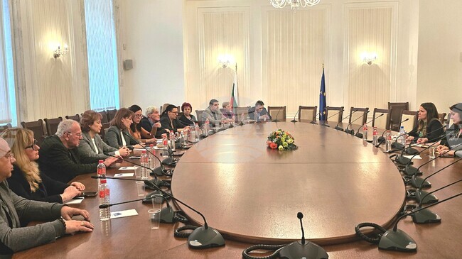 Централната избирателна комисия обсъди с международни наблюдатели подготовката на предстоящите парламентарни избори