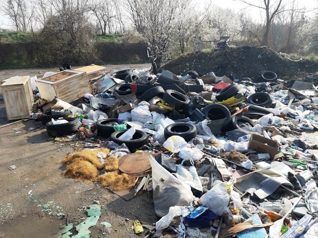 След сигнал до ММС за нерегламентирано сметище около стадион "Септември" започна почистване на района