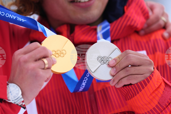 Норвегия има 18 титли и общо 40 медала ден преди края на Олимпиадата в Италия