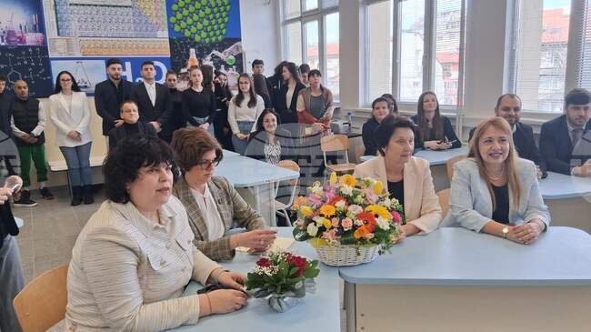  Зам.-министърът на образованието Емилия Лазарова и началникът на РУО в София-град откриха STEM център в 29-о Средно училище „Кузман Шапкарев“ 