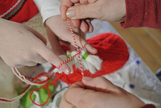 Български и молдовски пролетни традиции се срещат в работилници за мартеници в Пловдив