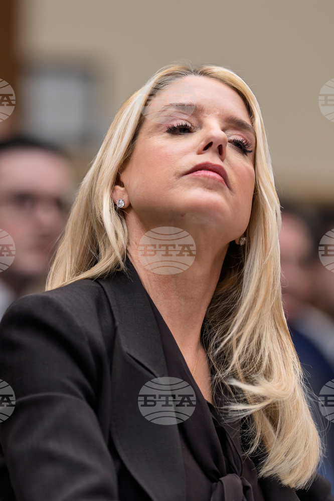 Комисията за надзор на Камарата на представителите призова Пам Бонди да отговаря на въпроси относно "досиетата Епстийн"