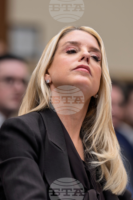 Комисията за надзор на Камарата на представителите призова Пам Бонди да отговаря на въпроси относно "досиетата Епстийн"