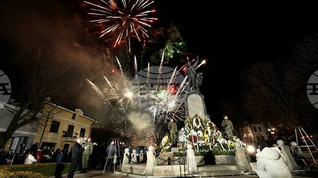 В родния му Карлово почетоха 153 години от гибелта на Васил Левски и се поклониха пред делото му