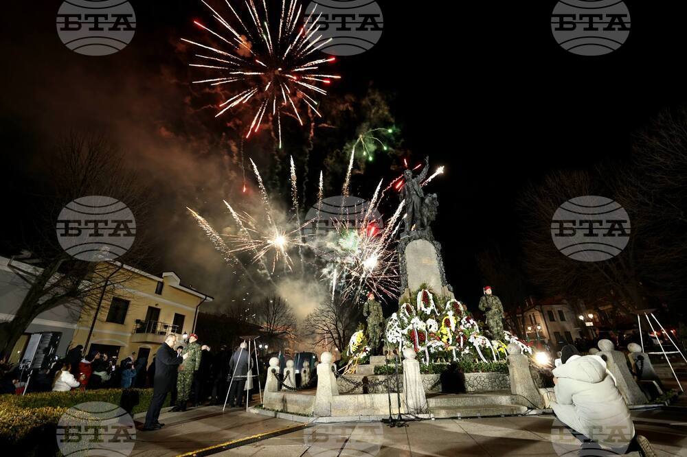 В родния му Карлово почетоха 153 години от гибелта на Васил Левски и се поклониха пред делото му