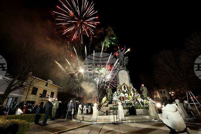 В родния му Карлово почетоха 153 години от гибелта на Васил Левски и се поклониха пред делото му