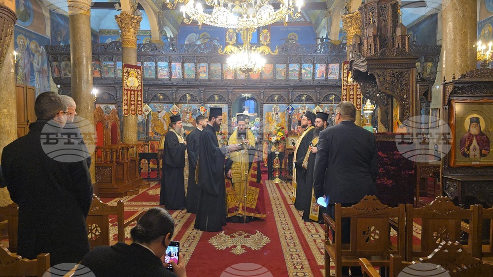 Панихида по повод 153 години от гибелта на Васил Левски беше отслужена в Сливен от митрополит Арсений