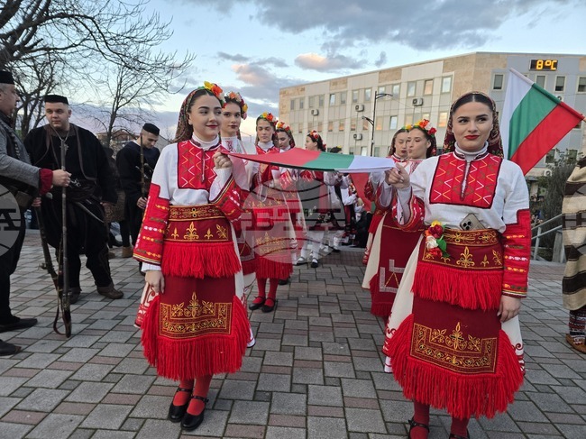 Петрич почете 153-тата годишнина от гибелта на Васил Левски с възпоменателно факелно шествие и поетична композиция 