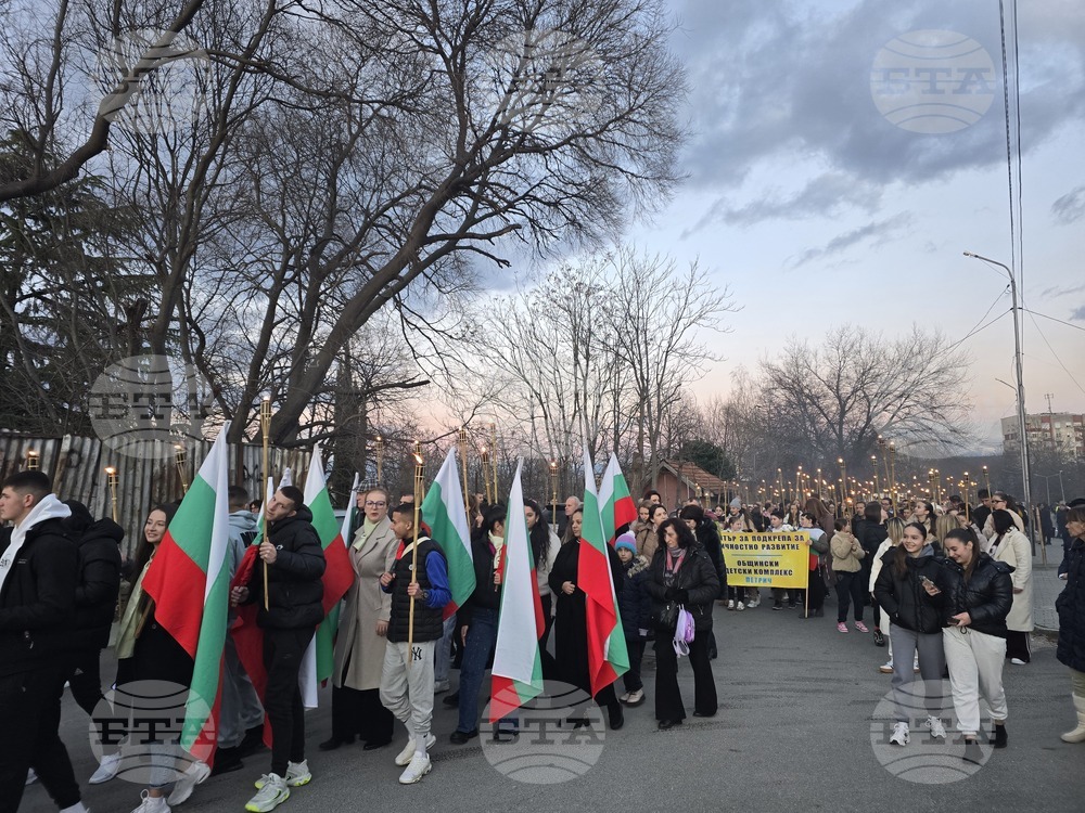 Петрич - 153 години от гибелта на Васил Левски - факелно шествие