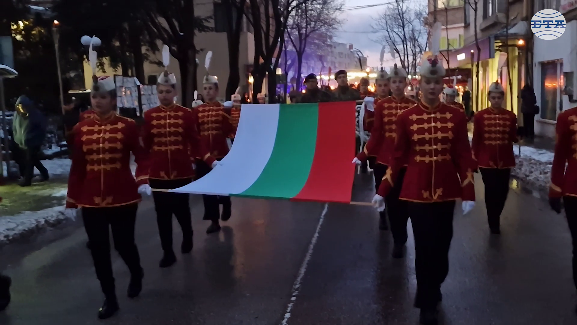 Троян почете 153-тата годишнина от гибелта на Левски с възпоменателно факелно шествие