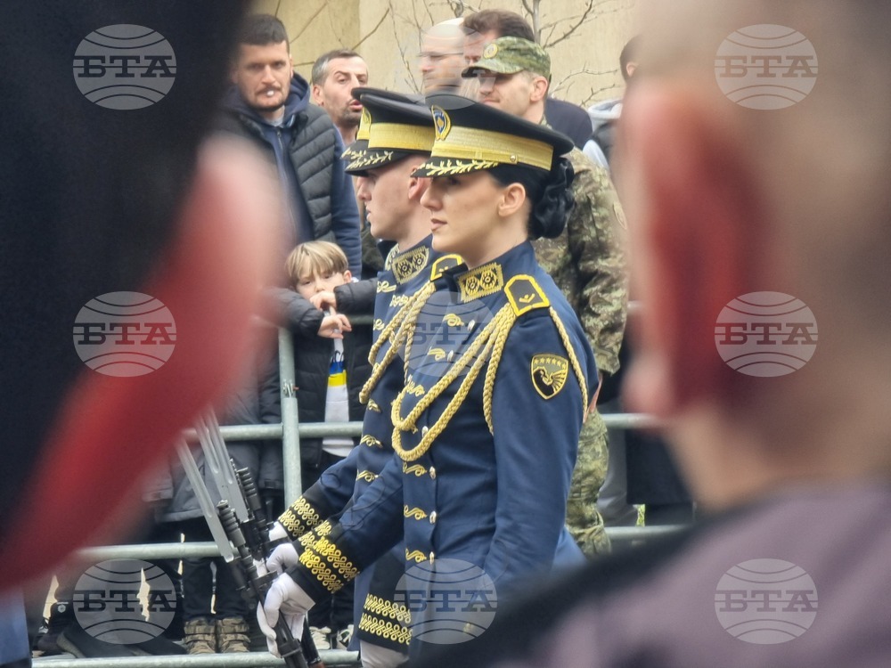 Косово - национален празник - военен парад