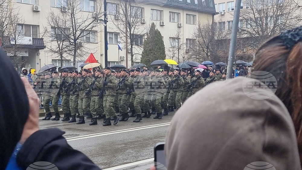 Косово - национален празник - военен парад