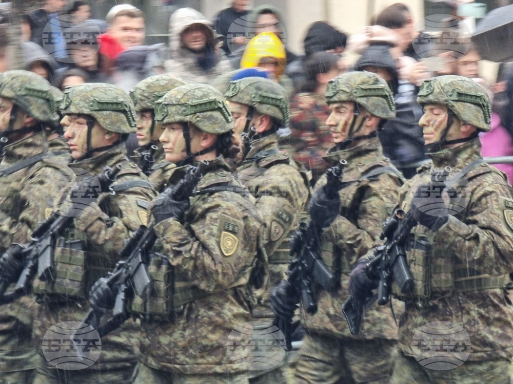 Косово - национален празник - военен парад