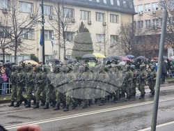 Косово - национален празник - военен парад