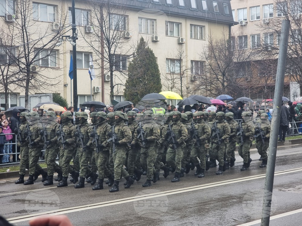 Косово - национален празник - военен парад