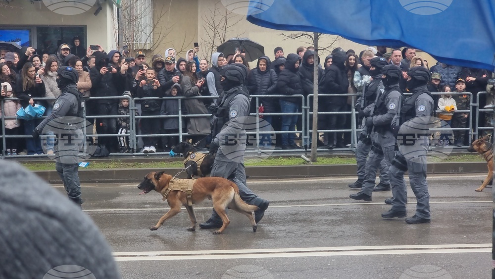 Косово - национален празник - военен парад