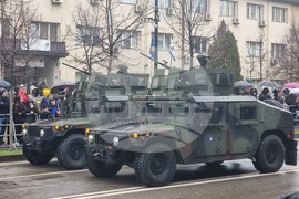 Косово - национален празник - военен парад