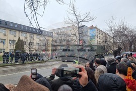 Косово - национален празник - военен парад