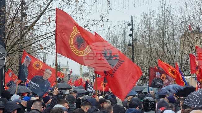 Етнически албанци протестираха в хърватския град Задар в подкрепа на бившите лидери на Армията за освобождение на Косово, подсъдими в Хага