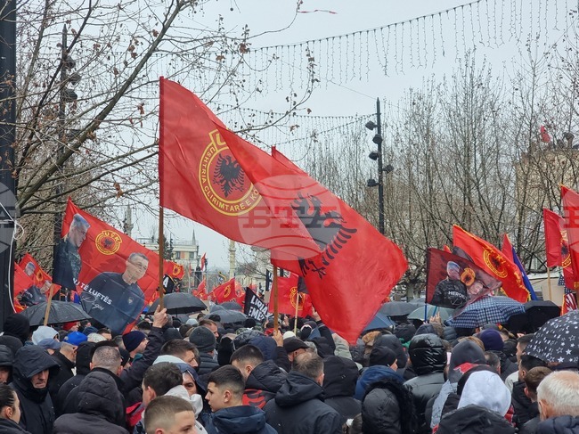 Етнически албанци протестираха в хърватския град Задар в подкрепа на бившите лидери на Армията за освобождение на Косово, подсъдими в Хага