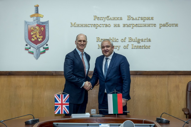 UK Minister for Europe Accepts Bulgaria's Invitation to Join Working Group with Europol against Migrant Trafficking