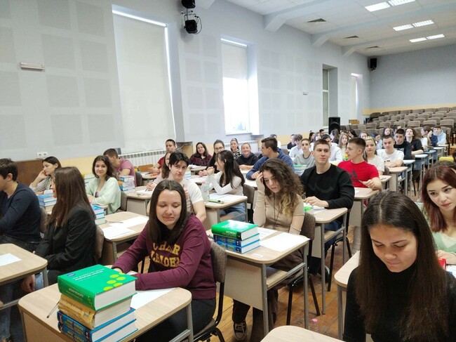 Община Ловеч: Езиковата гимназия в Ловеч с рекорден брой участници в изпита за немска езикова диплома DSD I