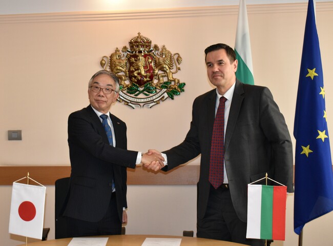 Bulgarian Economy Minister, Japanese Ambassador Sign Letter of Intent to Set Up Bulgarian-Japanese Dairy Science Centre