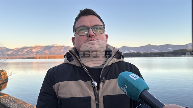 Нивата на язовир "Копринка" се следят постоянно, към момента ситуацията е спокойна, каза областният управител на Стара Загора Неделчо Маринов