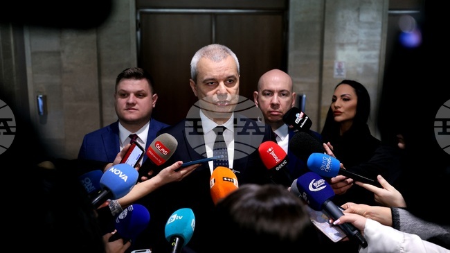 Няма министър от служебния кабинет, който да не ме притеснява, каза Костадин Костадинов