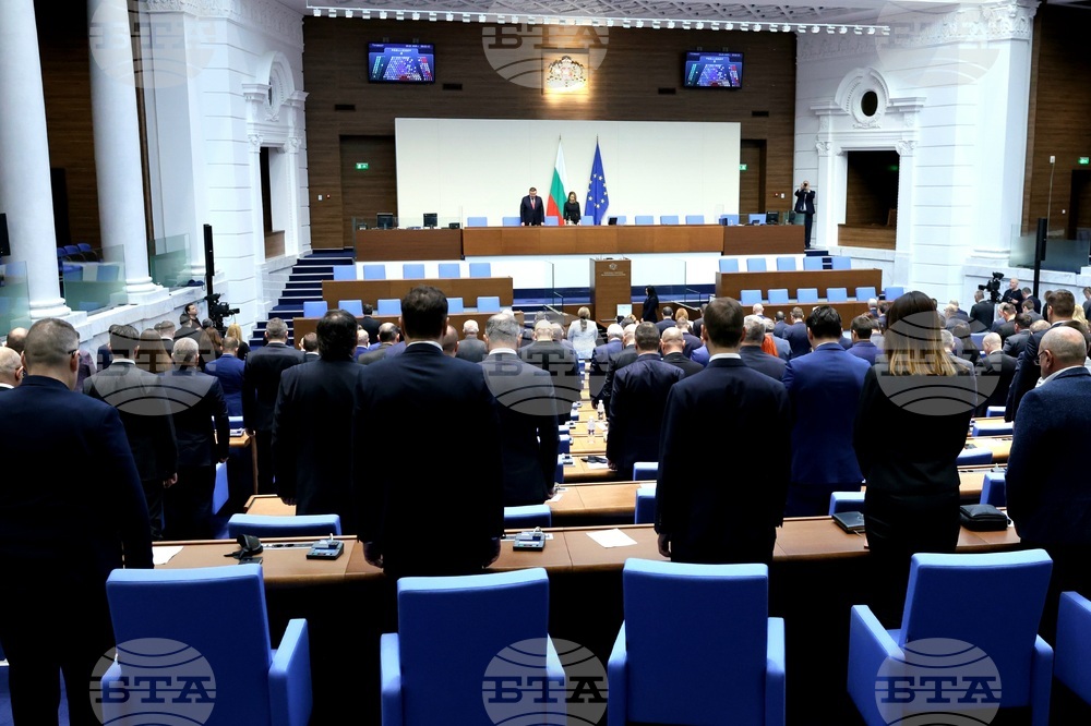 С едноминутно мълчание в памет на Васил Левски започна днешното пленарно заседание