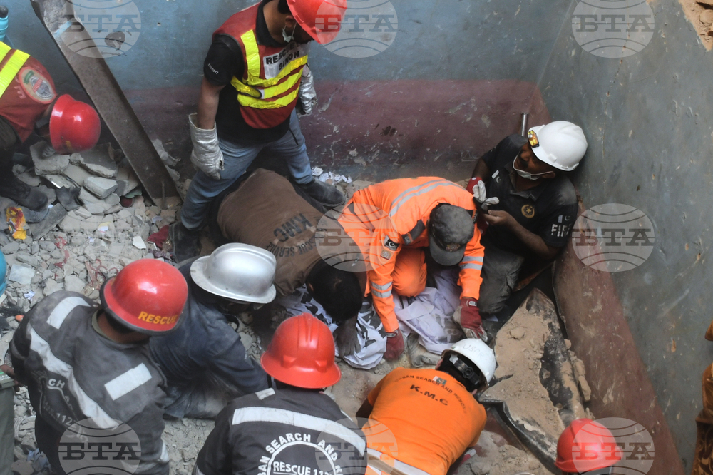 Тринадесет души загинаха при експлозия на газ в жилищна сграда в Карачи 