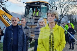 Троян - спортна зала - първа копка - Весела Лечева