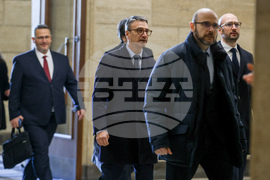 Народно събрание  - служебно правителство  - влизане