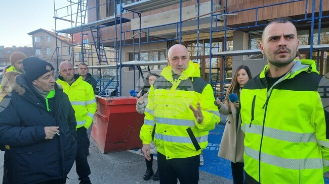 Доброволчески екипи тръгнаха на пешеходен обход в търсене на следи от изчезналия риболовен кораб ВН8112