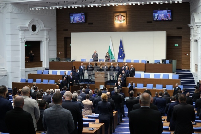 Служебното правителство с премиер Андрей Гюров положи клетва пред Народното събрание 