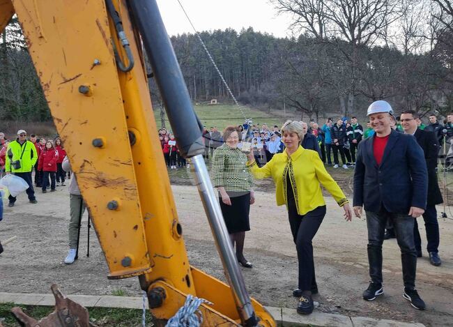 Троян - спортна зала - първа копка