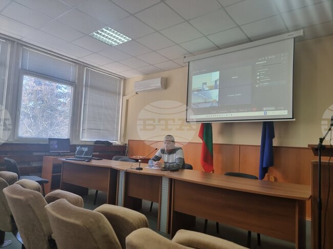 Една фалшива банкнота с номинал 100 евро е засечена в Добрич тази седмица