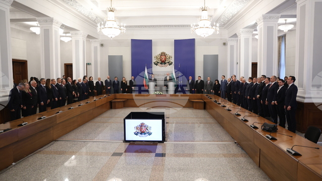 Служебното правителство с премиер Андрей Гюров встъпи в длъжност 